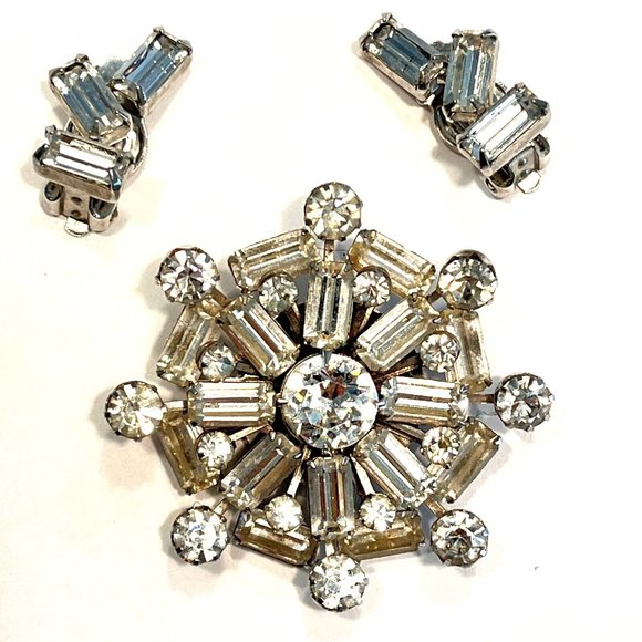 Vintage WEISS Emerald Cut Rhinestone Silver Tone Brooch and Clip-on Earrings Set - Picture 2 of 9